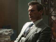 Apple TV confirma o que vem por aí para ‘seus amigos e vizinhos’ A man in a grey suit sitting down and looking sad