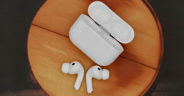 Apple atinge marco no desenvolvimento de AirPods com câmeras: relatório
