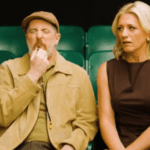 Apple trazendo de volta o podcast ‘After the Whistle’, apresentado pela estrela de ‘Ted Lasso’ Brendan Hunt e pela emissora esportiva Rebecca Lowe, para a Copa do Mundo
