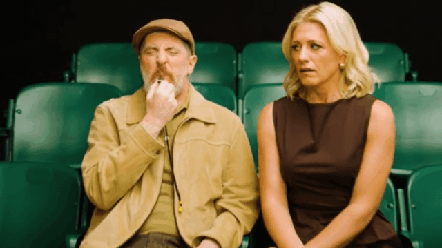 Apple trazendo de volta o podcast ‘After the Whistle’, apresentado pela estrela de ‘Ted Lasso’ Brendan Hunt e pela emissora esportiva Rebecca Lowe, para a Copa do Mundo

