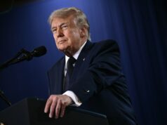 Aprovação de Donald Trump atinge novo nível mais baixo de todos os tempos com o principal pesquisador President Donald Trump delivers a speech on the economy at Rockland Community College Fieldhouse in Suffern, New York, on May 22. (Photo by Brendan Smialowski/AFP via Getty Images)
