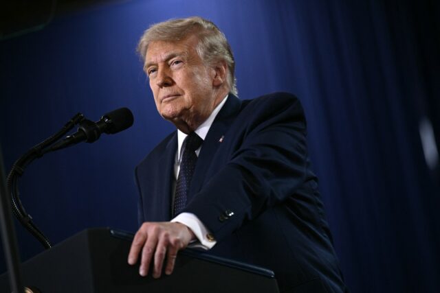 Aprovação de Donald Trump atinge novo nível mais baixo de President Donald Trump delivers a speech on the economy at Rockland Community College Fieldhouse in Suffern, New York, on May 22. (Photo by Brendan Smialowski/AFP via Getty Images)