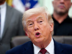 Aprovação de Trump cai para 35% à medida que o apoio republicano diminui, revela pesquisa Reuters/Ipsos Aprovação de Trump cai para 35% à medida que o apoio republicano diminui, revela pesquisa Reuters/Ipsos