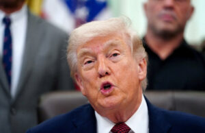 Aprovação de Trump cai para 35% à medida que o apoio republicano diminui, revela pesquisa Reuters/Ipsos Aprovação de Trump cai para 35% à medida que o apoio republicano diminui, revela pesquisa Reuters/Ipsos