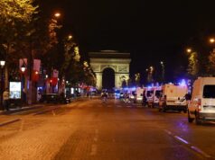 As celebrações da vitória do PSG tornam-se violentas: torcedores em Paris entram em confronto com a polícia, quase 130 prisões são feitas As celebrações da vitória do PSG tornam-se violentas: torcedores em Paris entram em confronto com a polícia, quase 130 prisões são feitas