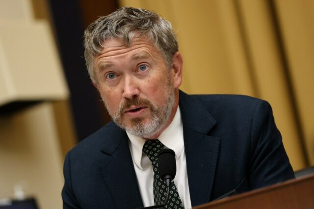 As chances de Thomas Massie perder para o MAGA Foe faltando menos de 2 semanas para a primária
