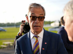 As eleições gerais agora dizem Farage enquanto o governo trabalhista se move para mudar o primeiro-ministro As eleições gerais agora dizem Farage enquanto o governo trabalhista se move para mudar o primeiro-ministro