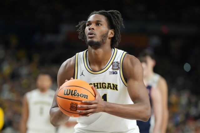 Morez Johnson Jr. #21 of the Michigan Wolverines