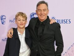 As estrelas de ‘Harry Potter’ trazem a magia para o BAFTA TV Awards como Lucius Malfoy da versão cinematográfica, Jason Isaacs, posa com Draco da TV, Lox Pratt As estrelas de 'Harry Potter' trazem a magia para o BAFTA TV Awards como Lucius Malfoy da versão cinematográfica, Jason Isaacs, posa com Draco da TV, Lox Pratt