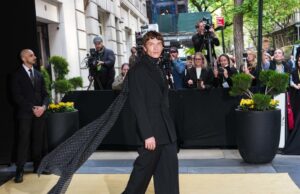As estrelas de ‘Heated Rivalry’ Connor Storrie e Hudson Williams fazem sua estreia no Met Gala Connor Storrie participa da comemoração do Met Gala de 2026