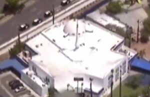 Polícia dos EUA trata tiroteio em mesquita como crime de ódio Atirador ativo declarado na mesquita de San Diego