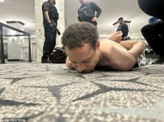 Atirador de Trump WHCD recebeu uma QUARTA acusação enquanto enfrenta prisão perpétua Cole Tomas Allen é detido após cobrar segurança e abrir fogo no jantar da Associação de Correspondentes da Casa Branca em Washington DC em 25 de abril