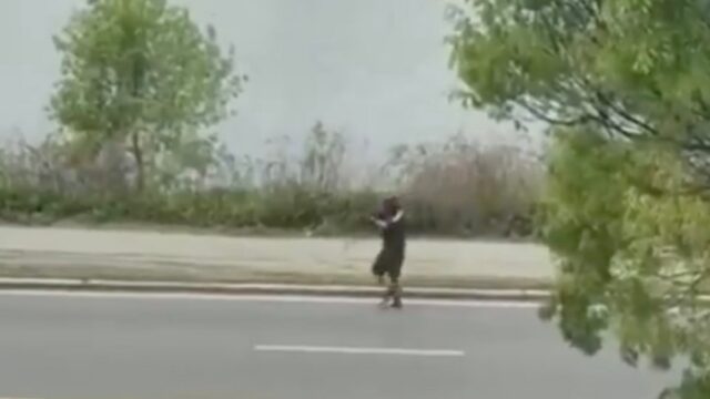 Atirador é preso após abrir fogo em rua movimentada perto da Universidade de Harvard
