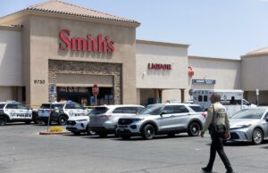 Atirador mata ex-mulher e seu novo marido em um supermercado de Las Vegas – no aniversário de 12 anos de seu filho Um casal foi morto a tiros em uma mercearia Smith's em Las Vegas.