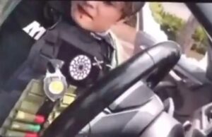 Atiradores da mesquita de San Diego planejavam atacar TRÊS alvos, revela o manifesto, enquanto um vídeo perturbador mostra seus momentos finais no carro antes da morte Cain Clark, 17 anos, filmou-se enquanto realizava um terrível tiroteio em uma mesquita de San Diego na segunda-feira – depois de supostamente escrever um manifesto que indicava que ele e Caleb Vazquez, 18 anos, planejavam atingir três alvos.