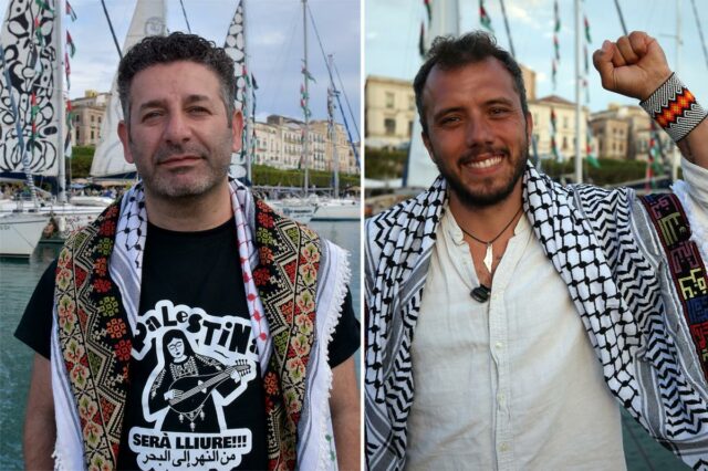 O ativista brasileiro Thiago Avila fala no porto de Siracusa, na Sicília, Itália, mostrando determinação em quebrar o bloqueio a Gaza.