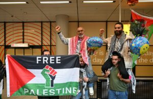 Ativistas detidos da flotilha de ajuda em Gaza chegam à Holanda Ativistas detidos da flotilha de ajuda em Gaza chegam à Holanda