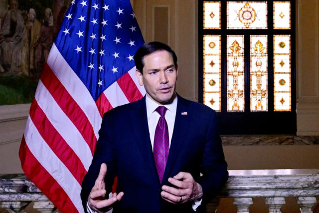 Stefano Rellandini/Pool via AP - FOTO: Secretário de Estado Marco Rubio fala durante entrevista coletiva na Embaixada dos EUA em Roma, sexta-feira, 8 de maio de 2026.