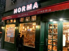 Autoridades de saúde alertam os clientes de restaurantes italianos de Nova York sobre a possível exposição a refeições por clientes infectados Um indivíduo não vacinado visitou o Restaurante Norma's em Hell's Kitchen entre 17h e 20h do dia 25 de abril de 2026.