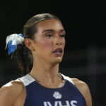 Autoridades tomam uma decisão ousada no pódio depois que atleta trans domina as finais da Califórnia