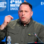 Autoridades ucranianas nomeiam o ex-chefe de gabinete de Zelenskyy como suspeito em investigação de lavagem de dinheiro