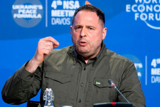 Autoridades ucranianas nomeiam o ex-chefe de gabinete de Zelenskyy como suspeito em investigação de lavagem de dinheiro
