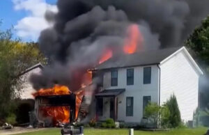 Avião monomotor bate em casa em Ohio, matando 2 Avião monomotor bate em casa em Ohio, matando 2