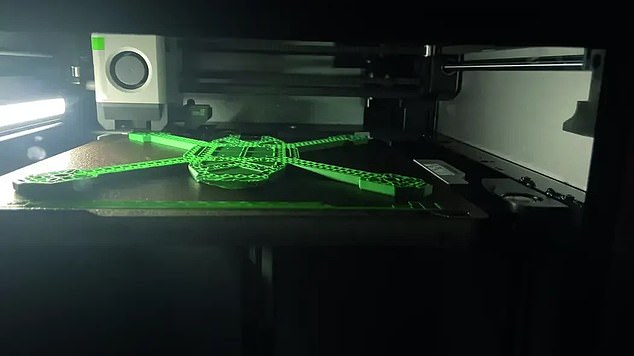 BOB SEELY: A terrível verdade sobre a dependência da Grã-Bretanha O governo simplesmente não sabe quantas impressoras 3D fabricadas na China instalou, talvez por serem itens de tão baixo custo que podem muito bem ter ficado abaixo do limite para serem auditados