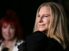 Barbra Streisand cancela aparição em Cannes após lesão no joelho: ‘Infelizmente incapaz de comparecer’ O presidente dos EUA, Donald Trump, fala em frente à bandeira americana para a imprensa enquanto se dirige à Casa Branca em 12 de maio de 2026 em Washington, DC