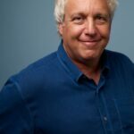 Barry Blaustein, escritor de comédias conhecido por 'Saturday Night Live' e 'Coming to America', morre aos 71 anos