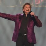 Barry Manilow adia datas em Las Vegas, mas diz que está fazendo “grande progresso” na recuperação do câncer