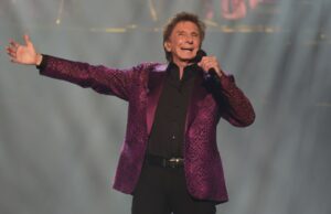 Barry Manilow adia datas em Las Vegas, mas diz que está fazendo “grande progresso” na recuperação do câncer Barry Manilow adia datas em Las Vegas, mas diz que está fazendo “grande progresso” na recuperação do câncer