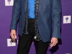 Barry Manilow revela que cirurgia estética ele fez Barry-Manilow-GettyImages-2197176521
