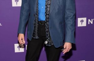Barry Manilow revela que cirurgia estética ele fez Barry-Manilow-GettyImages-2197176521