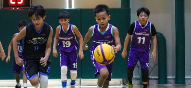 Batang PBA: Meralco escapa do Converge para segundo lugar Meralco sobe contra Converge na ação Batang PBA U15