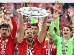 Bayern de Munique derrota Colônia e finalmente recebe o troféu da Bundesliga Bayern de Munique derrota Colônia e finalmente recebe o troféu da Bundesliga