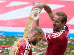 Bayern de Munique finalmente recebe troféu da Bundesliga e comemora Harry Kane Bayern de Munique Bundesliga