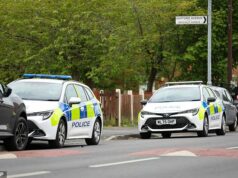 Bebê morre após ‘incidente’ em casa no sul de Manchester Serviços de emergência, incluindo uma ambulância aérea, foram levados às pressas para uma propriedade em Platt Lane, em Fallowfield, na manhã de quinta-feira.