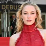 Bebês assassinados, machados enterrados em cabeças e uma monstruosa Maika Monroe: 'Victorian Psycho' choca Cannes em ovação de 5 minutos