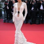 As supermodelos apareceram com força durante o Festival de Cinema de Cannes na noite de quarta-feira, quando Bella Hadid (foto) e Heidi Klum compareceram à estreia de La Bataille de Gaulle, L'Age de Fer