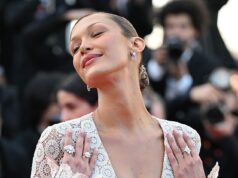 Bella Hadid joga um ousado jogo de crochê: ela volta no tempo com uma homenagem ao vestido de Jane Birkin em Cannes de 1969 Bella Hadid com vestido de crochê no Festival de Cinema de Cannes, na França