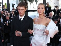 Bella Hadid traz seu irmão Anwar como seu par em Cannes como ex-modelo explica por que ele evitou os holofotes nos últimos anos Bella Hadid, frequentadora regular de Cannes, comprou seu irmão mais novo, Anwar, como acompanhante para a estreia de Garance durante o 79º Festival de Cinema de Cannes, na noite de domingo.