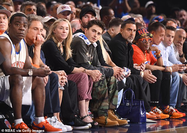 Ben Stiller e Timothee Chalamet lideram o Celebrity Row repleto O superfã do Knicks, Timothee Chalamet, esteve no jogo de Nova York contra o Cavaliers na terça-feira