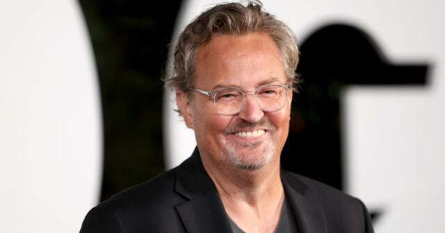 Bens valiosos de Matthew Perry em leilão: recordações de 'Friends', Batman e Banksy
