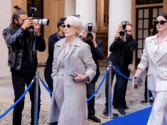 Bilheteria: ‘O Diabo Veste Prada 2’ deslumbra com estreia doméstica de US$ 77 milhões; Powers custa US$ 233 milhões em todo o mundo THE DEVIL WEARS PRADA 2, center, from left: Meryl Streep, Anne Hathaway, 2026. ph: Macall Polay /© Walt Disney Studios Motion Pictures /Courtesy Everett Collection