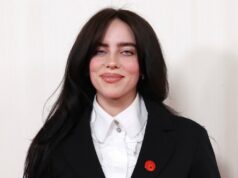 Billie Eilish detalha como ela suprime os tiques da síndrome de Tourette Reportagem Billie Eilish acusa repórter de exibi-la no tapete vermelho