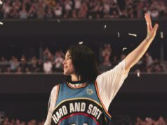 Billie Eilish, íntima até mesmo aos olhos de James Cameron: nossos críticos opinam sobre o documentário do show em 3D ‘Hit Me Hard and Soft’ Billie Eilish, íntima até mesmo aos olhos de James Cameron: nossos críticos opinam sobre o documentário do show em 3D 'Hit Me Hard and Soft'