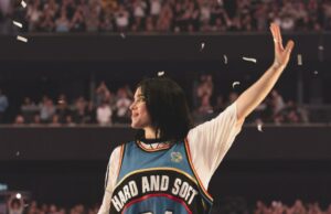 Billie Eilish, íntima até mesmo aos olhos de James Cameron: nossos críticos opinam sobre o documentário do show em 3D ‘Hit Me Hard and Soft’ Billie Eilish, íntima até mesmo aos olhos de James Cameron: nossos críticos opinam sobre o documentário do show em 3D 'Hit Me Hard and Soft'