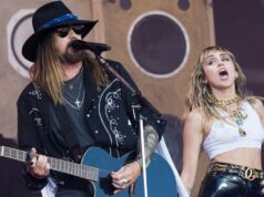 Billy Ray Cyrus quer ‘brilhar’ as calçadas antes da homenagem de Miley na Calçada da Fama Hannah-Montana-Billy-Ray-e-Miley-MCDHAMO_EC087