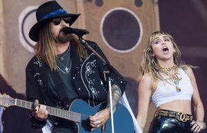 Billy Ray Cyrus quer ‘brilhar’ as calçadas antes da homenagem de Miley na Calçada da Fama Hannah-Montana-Billy-Ray-e-Miley-MCDHAMO_EC087